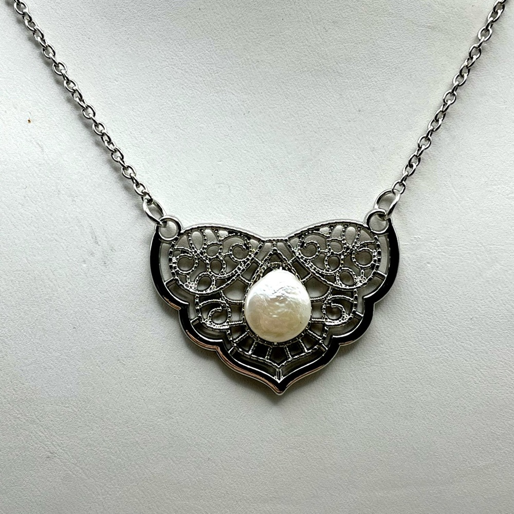 Elegant Silver Tone Filigree Coin Pearl  Necklace Vintage Like Bohemian Gift